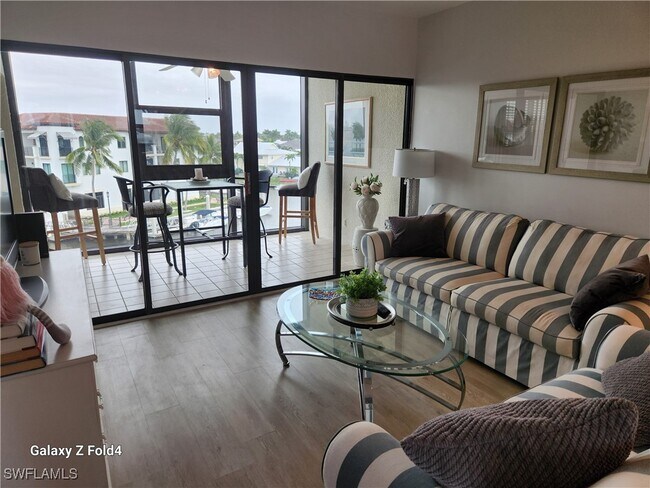 Building Photo - 805 River Point Dr