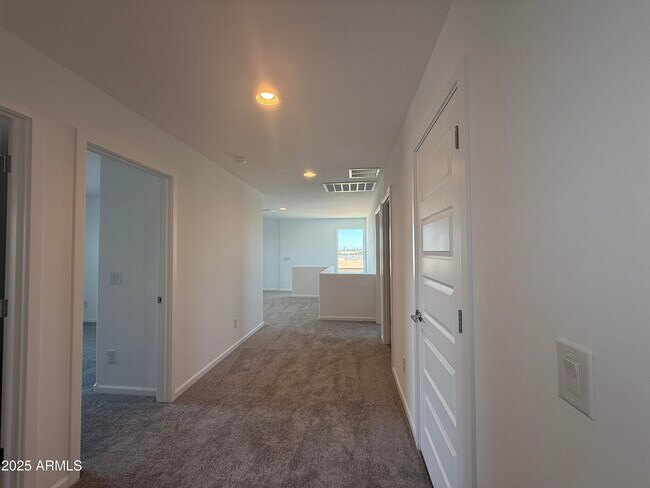 Building Photo - 9544 W Pinchot Ave