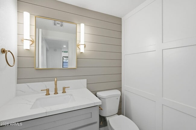 Building Photo - 2029 N Sunset Dr