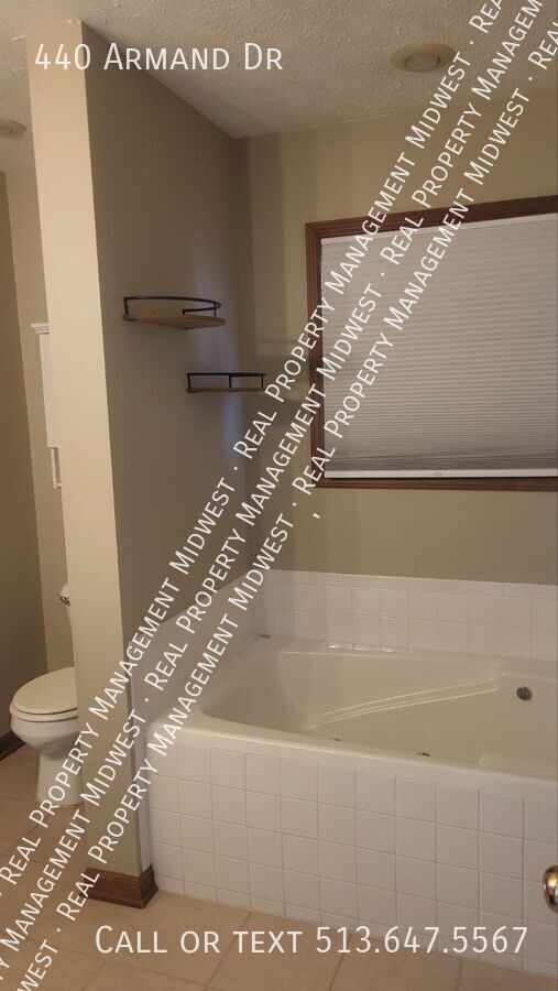 Building Photo - 440 Armand Dr