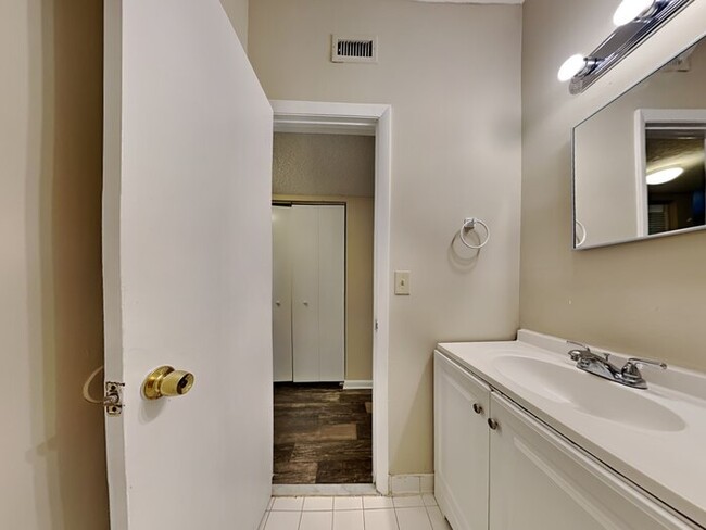 Building Photo - 7593 Sharbeth Dr S