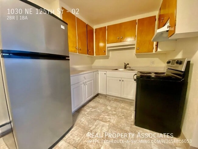 Building Photo - 1030 NE 125th St