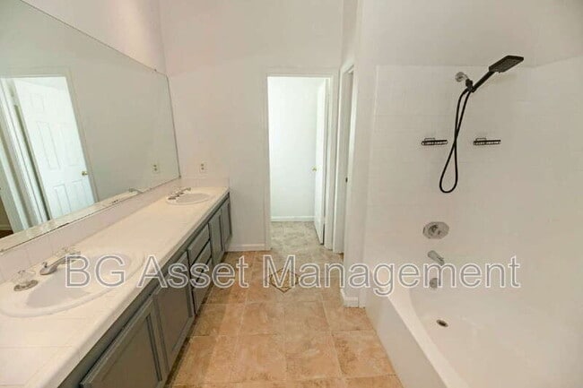 Building Photo - 295 Avalon Cir