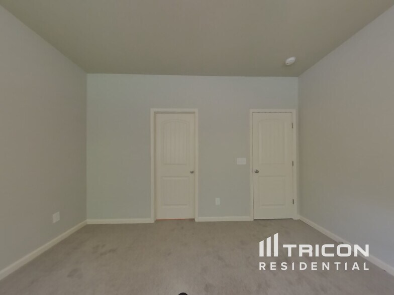 Building Photo - 3013 Alan Dr