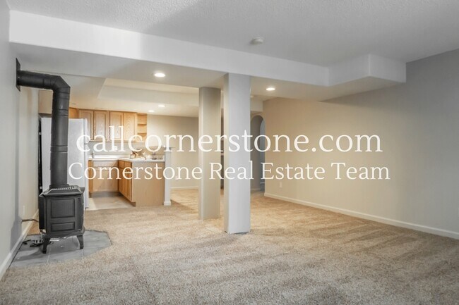 Building Photo - 4640 Kashmire Dr