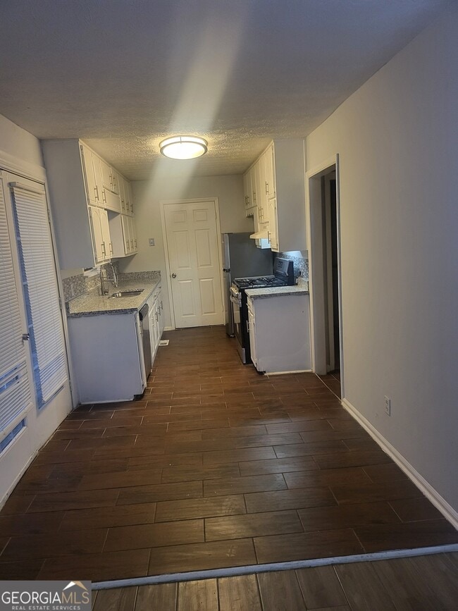 Building Photo - 1356 Diplomat Dr