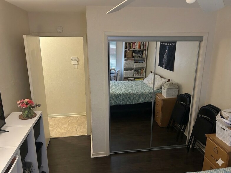 bedroom 2 - 702 Cross Timbers Dr