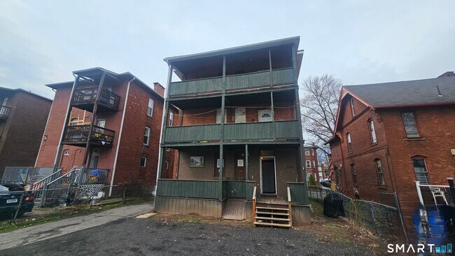 Building Photo - 110 Babcock St