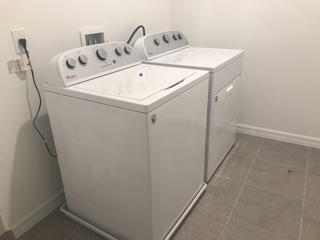 Building Photo - 5 Bedroom Westside Village Community