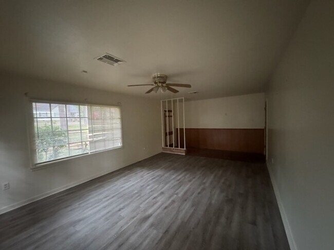 Building Photo - 247 Dona Ave