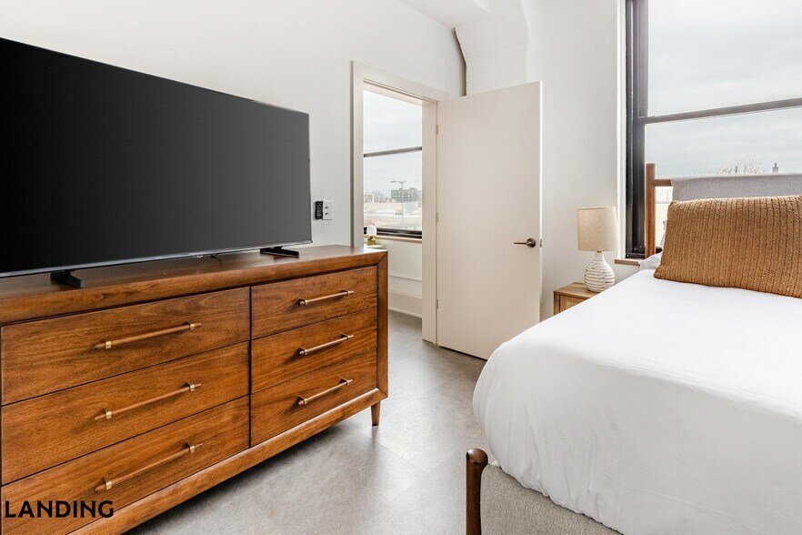 Building Photo - 5000 Euclid Ave