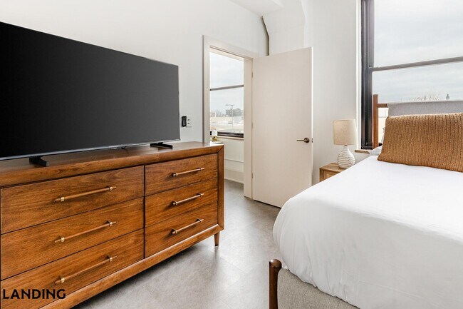 Building Photo - 5000 Euclid Ave