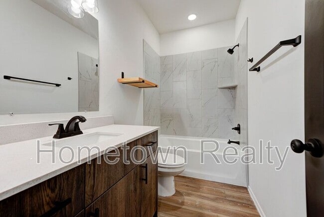 Building Photo - 414 N Cyn Ter