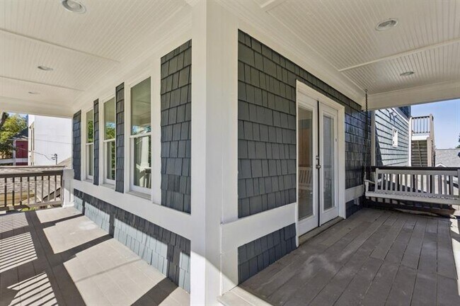 Building Photo - 546 Highland Ave NE