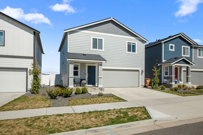 Building Photo - Beautiful 2022 Built Home With Views!