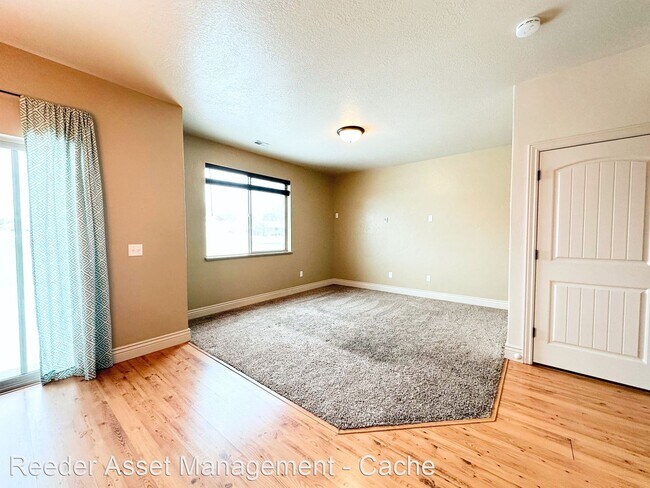 Building Photo - 3 br, 2.5 bath House - 141 East 620 South