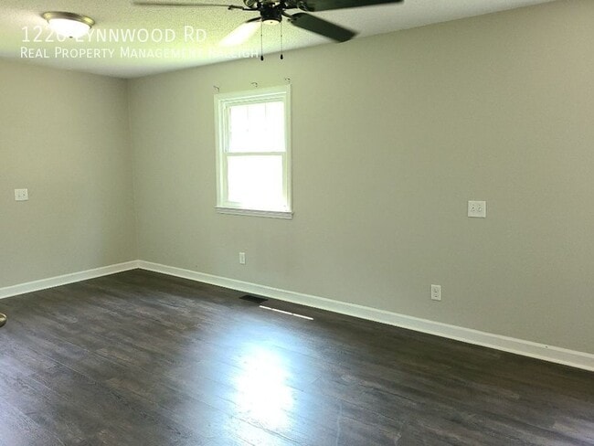 Building Photo - 1220 Lynnwood Road