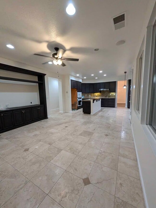 Building Photo - 1901 Oregano Way