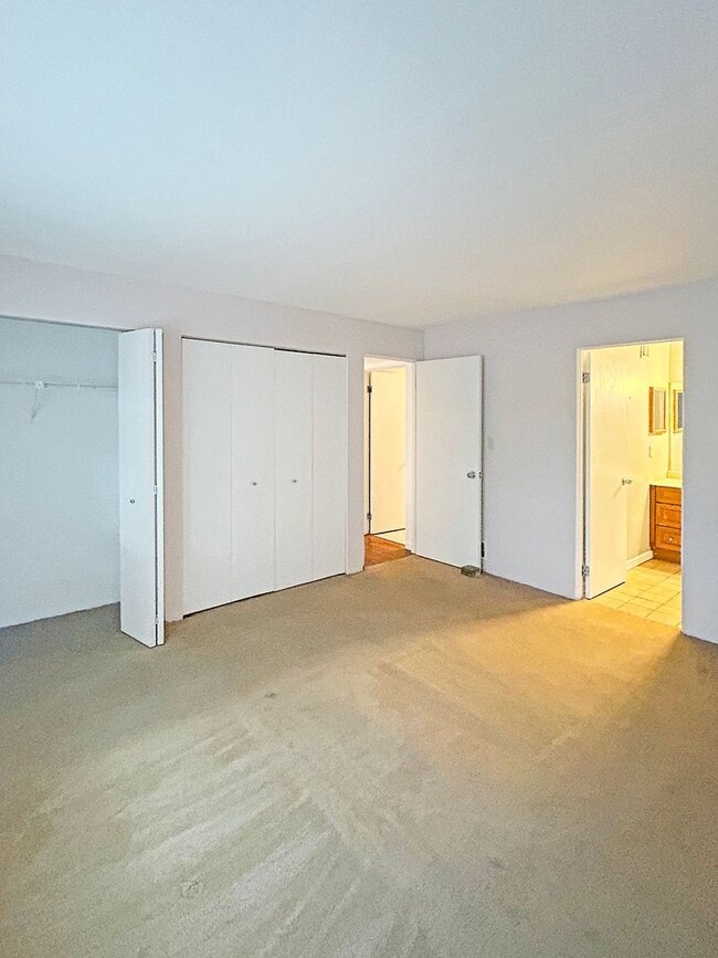 Building Photo - two bedroom two bath condo in Robinson Tow...