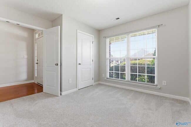 Building Photo - 226 Shadow Ct SW