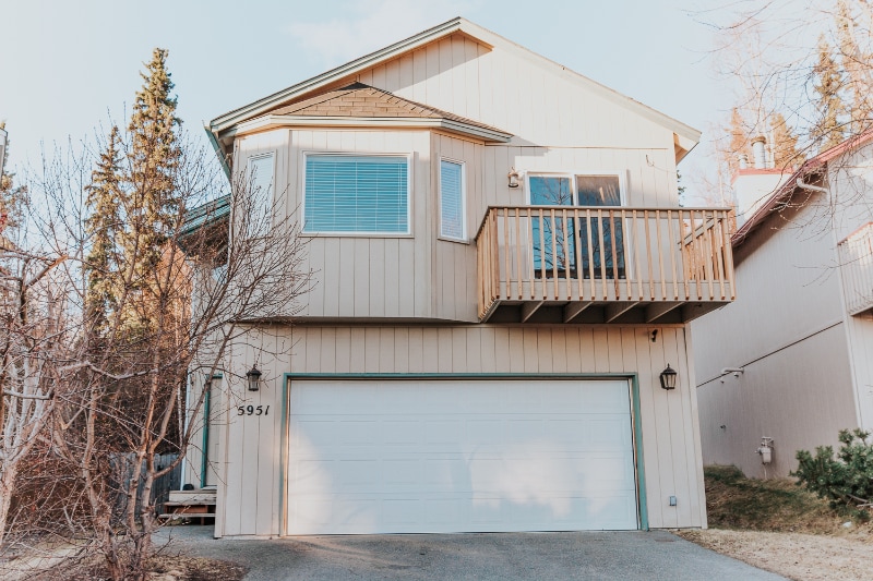 Building Photo - 5851 Ridgelake Cir
