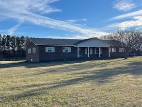 Building Photo - 1131 Olin Rd