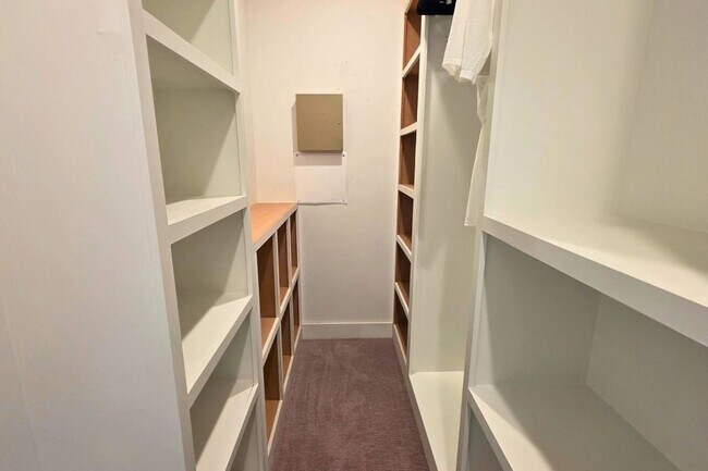 Building Photo - 5342 Donovan Gdns Ln