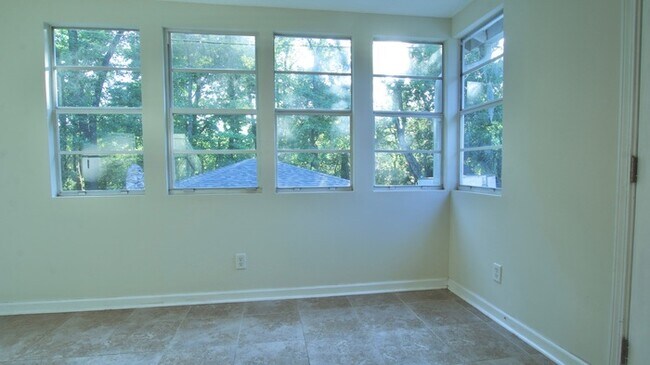Building Photo - 1554 Geraldine Dr