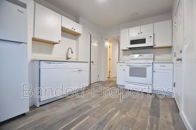 Building Photo - 627 23rd St