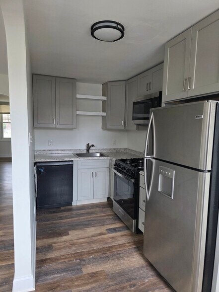 Building Photo - 922 Poplar Ave