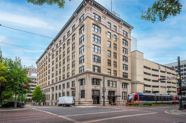 Building Photo - 201 Main St