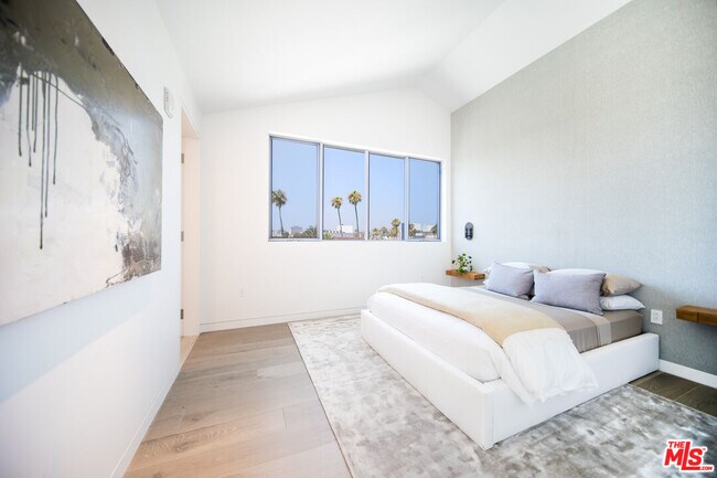 Building Photo - 8600 Wilshire Blvd