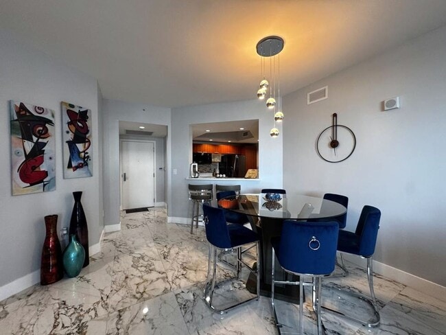 Building Photo - 2/2 in Marina Grande