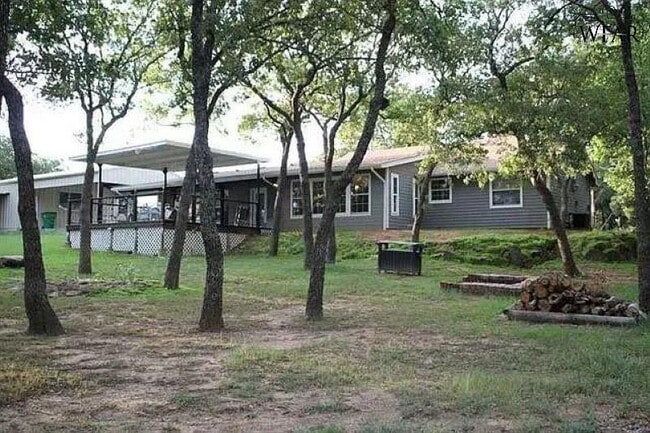 Building Photo - 126 Country Club Dr