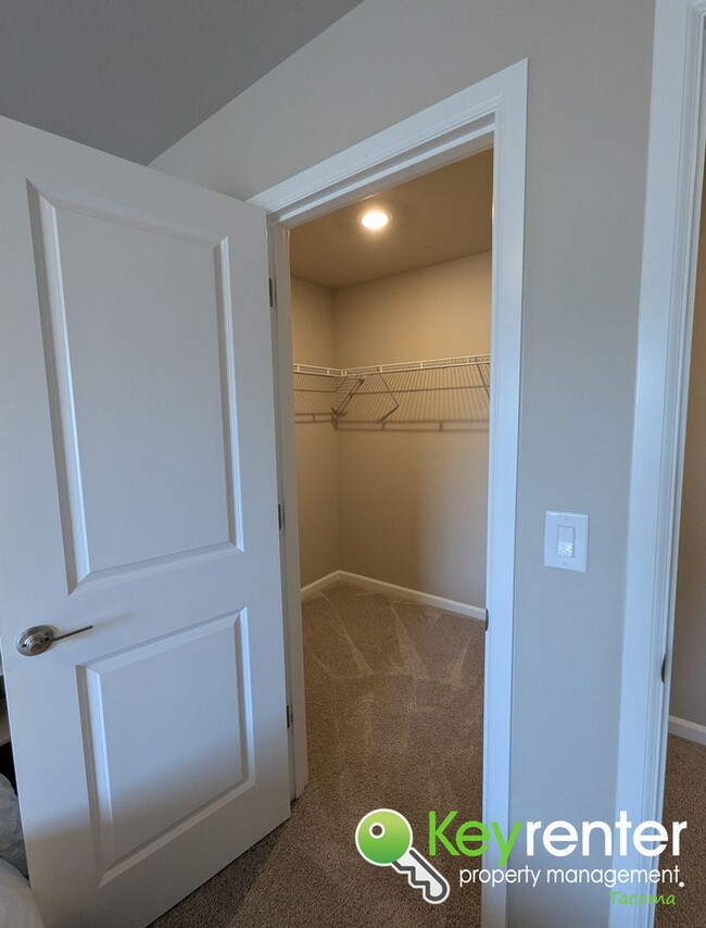 Building Photo - Spacious Northeast Tacoma 3 Bedroom Home for Rent Near Browns Point