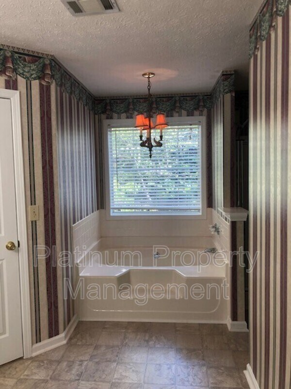 Building Photo - 740 Trellis Pond Ct
