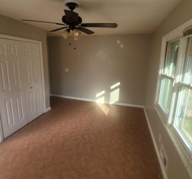 Building Photo - 3728 Loren Dr