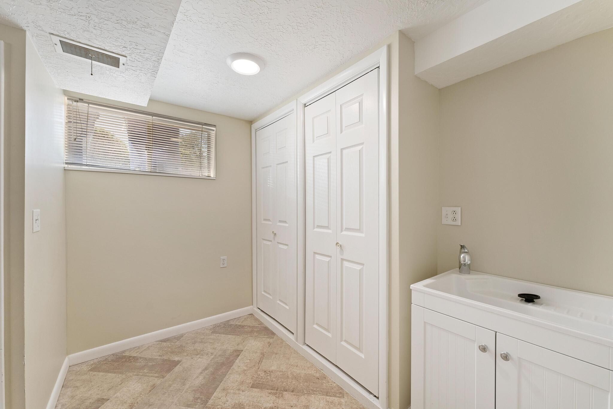 Building Photo - 4243 S Lynne Ln