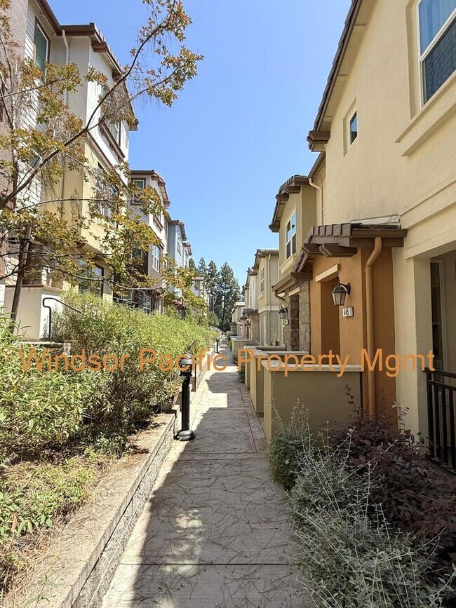 Building Photo - NEW PRICE ! Modern & Luxurious Ryan Terrac...