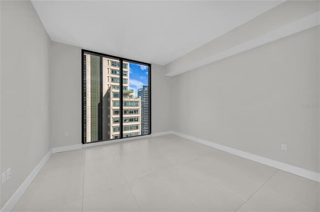 Building Photo - 275 1st Ave S