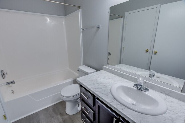 Building Photo - 4 Bed / 2 Full Bath Tri-Level — Garage, Dishwasher, Central A/C, W/D Hookups - Built 2001