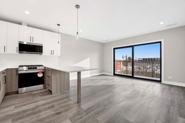 Building Photo - 5420 W Belmont Ave