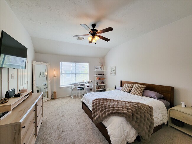 Building Photo - 42 Wineberry Pl