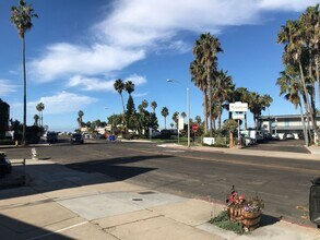 Building Photo - Awesome beach cottage across the Street fr...