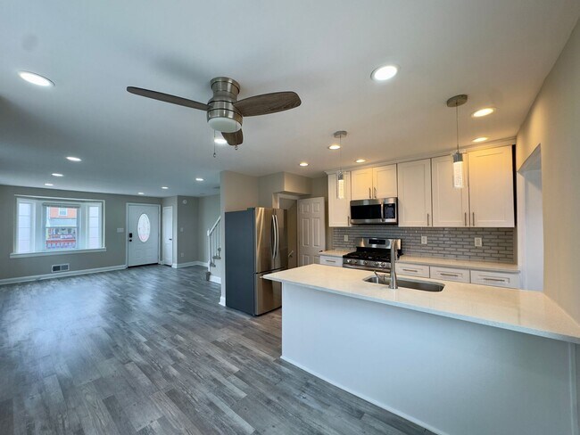 Building Photo - Charming 3 Bedroom/2 Bathroom Townhome in Dundalk, MD!