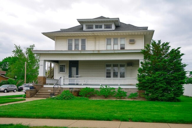 Building Photo - 540 N Main St