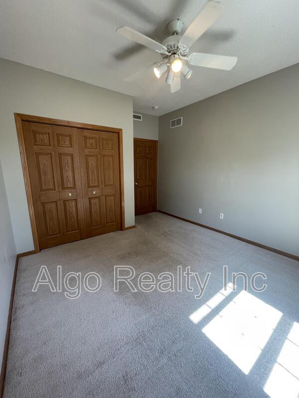 Building Photo - 1694 Oakbrooke Ct