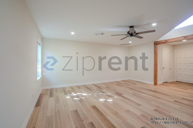 Building Photo - 4031 Leeshire Dr