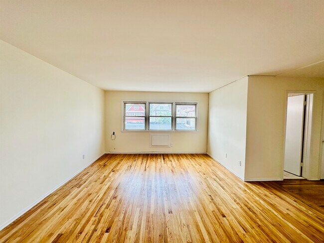 Building Photo - 34 E 32nd St