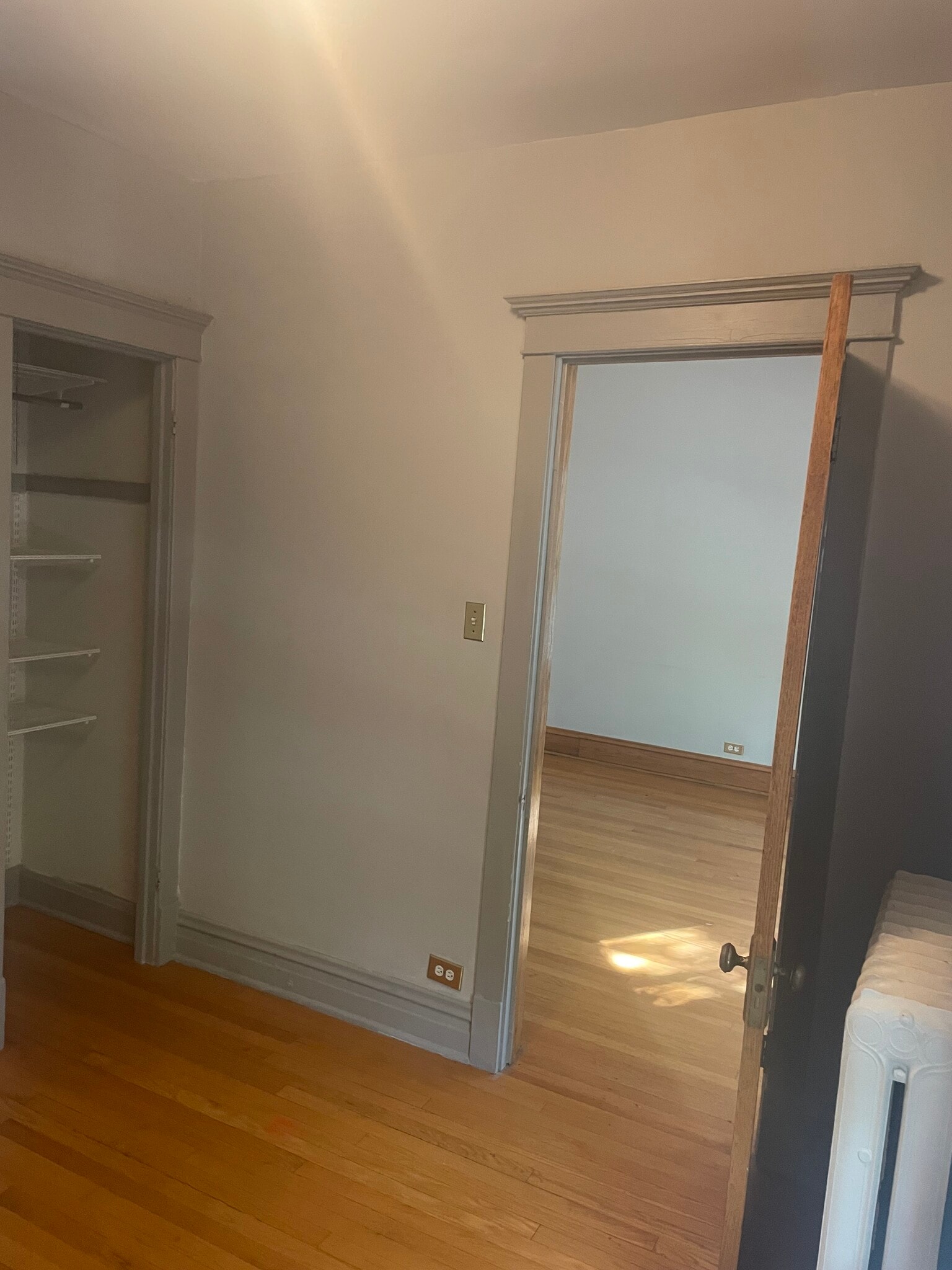 Building Photo - 1046 S Scoville Ave